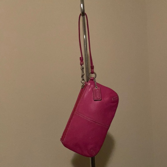 Coach wristlet - Picture 2 of 7